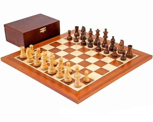 Ensemble "Championship" Echiquier en Bois d'Acajou et d'Erable, Jeu d'Echecs en Bois de Rose Doré et de Buis & Coffret de Rangement en Bois de Bouleau