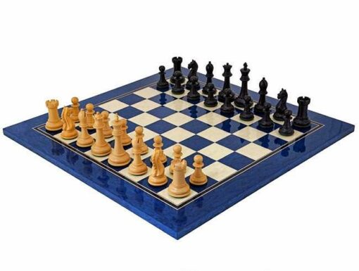 Ensemble "Oxford Noir et Bleu" Echiquier en Bois d'Erable Bleu et Jeu d'Echecs en Bois de Buis